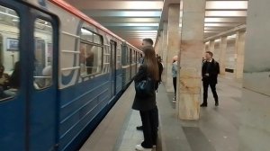 Электропоезд 81-717/714 «Номерной»  на станции метро Проспект Вернадского ,Сокольническая линия .