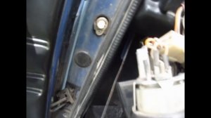 Как заменить тросик открывания капота на ВАЗ