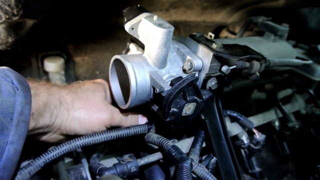 Chevrolet Aveo - Ремонт. Часть 2 - Чистка Дроссельной Заслонки. Топливный фильтр. смотреть онлайн