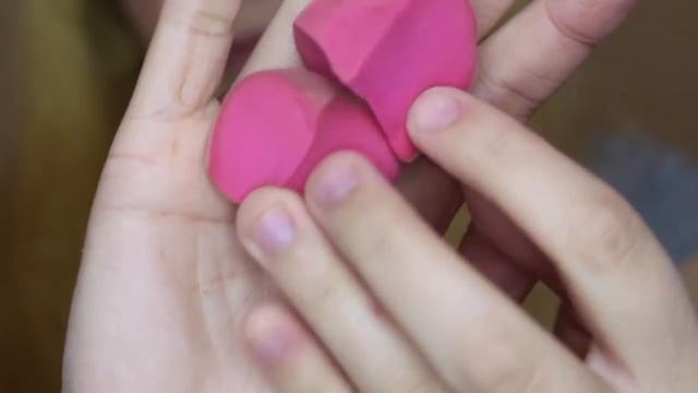 FINDING A BUG IN MY BEAUTY BLENDER смотреть онлайн
