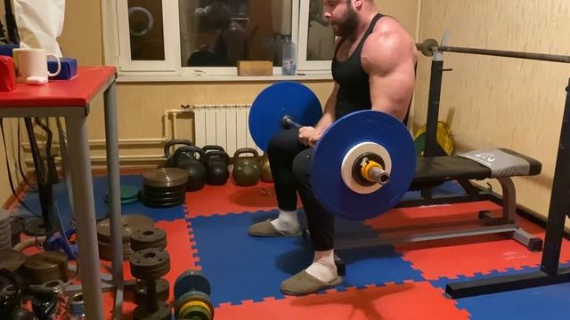 Подъем на бицепс от Дмитрия Головинского. Вызов с подъемом гири. Поддерживаем спорт!