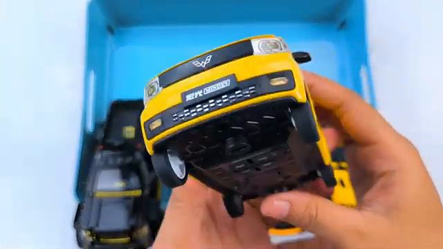 Box Full of Model Cars \Yamaha Ninja h2r, Mercedes sls, Bugatti Centodieci, BMW i8, Lamborghini URU смотреть онлайн