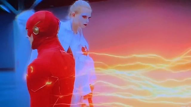 The Flash takes down the royal flush gang with insane super speed- Flash season 8 смотреть онлайн