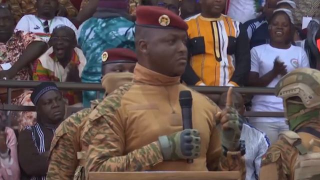 ECOWAS Is Pressing Ibrahim Traore Burkina Faso To Return - Threatens Ban On Export смотреть онлайн