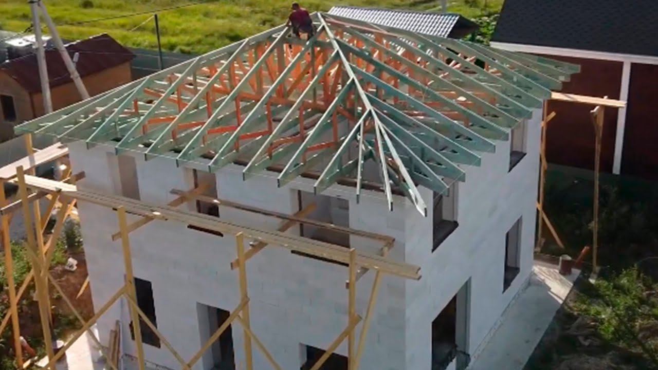 ДВУХЭТАЖНЫЙ ДОМ ИЗ ГАЗОБЕТОНА. МОНТАЖ КРОВЛИ ИЗ СТРОПИЛЬНЫХ ФЕРМ смотреть онлайн