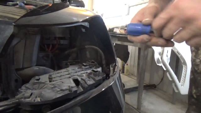 Как снять и разобрать передний бампер ŠKODA OCTAVIA II. смотреть онлайн