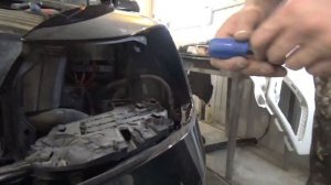 Как снять и разобрать передний бампер  ŠKODA OCTAVIA II.