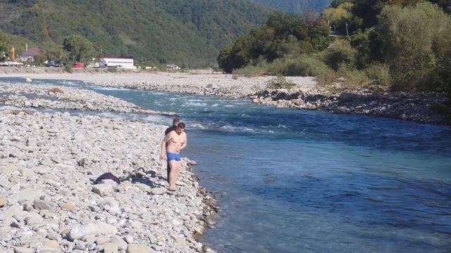 Купание в горной реке Псезуапсе! Октябрь 2021. А Вам море холодное! ?ЛАЗАРЕВСКОЕ СЕГОДНЯ?СОЧИ. смотреть онлайн
