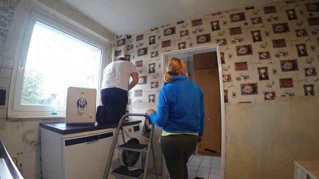 Ремонт кухни за 9 минут. Поклейка обоев, Ламинат на стену. смотреть онлайн