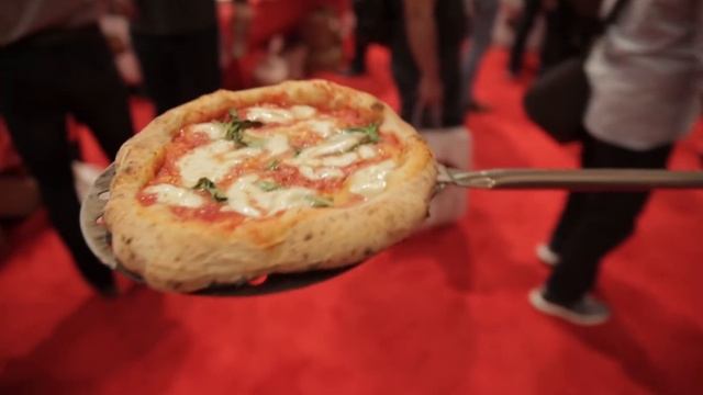 This is how they put together the biggest pizza show in the world смотреть онлайн