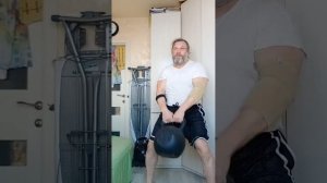 Русские махи с гирей 88кг на 22 повторения.