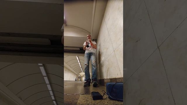 Музыкант в метро Питера. Кларнет в метро. Hip Hop Clarinet. смотреть онлайн