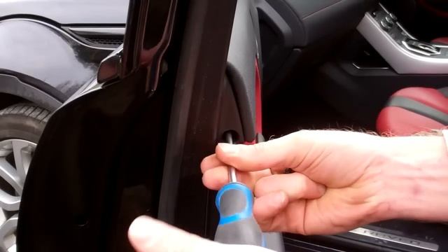How to remove the front door card panel on Range Rover Evoque смотреть онлайн