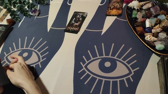 О чем он молчит? ? 4 короля. Расклад таро смотреть онлайн