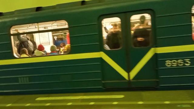 Прибытие 81 717(номерного) на станцию Озерки смотреть онлайн