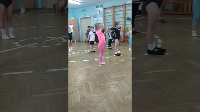 Учимся танцевать. Первое занятие. смотреть онлайн