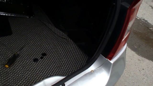Как убрать воду в отсеке (кармане) багажника renault logan смотреть онлайн