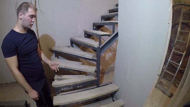 Лестница в таунхаусе. Как и на чем экономят застройщики? Секреты от Артура Комиссарова! смотреть онлайн