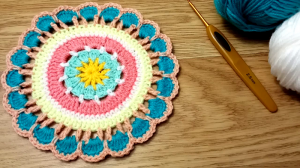 Берём МОТИВ и делаем САЛФЕТКУ! Вяжем небольшую салфетку крючком из круглого мотива