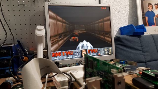 FastDoom on a TI 486DLC 40MHz смотреть онлайн