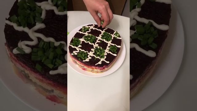 Салат сельдь под шубой | как быстро украсить салат | Рецепты быстро смотреть онлайн