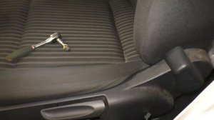 Как снять передние сиденья на VW Polo Sedan