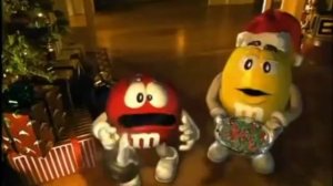 Три версии новогодней рекламы M&M's
