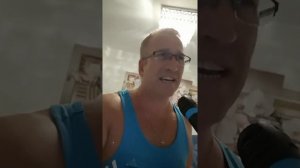 А я укуренный иду по переулочку.  Я папиросочку возьму затарю пяточку. Про папиросочку.