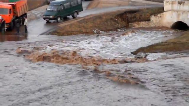Потоп под центральным мостом г.Давлеканово. Часть 1. смотреть онлайн