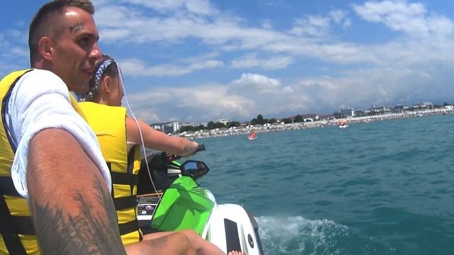 АДЛЕР - ЧАСТЬ 2. ПОПЛАВАЛИ НА SUP БОРДАХ. ЧУТЬ НЕ УНЕСЛО В АБХАЗИЮ. ГИДРАЧ 3к. ШОК. БАССЕЙН. ЗАКАТ. смотреть онлайн