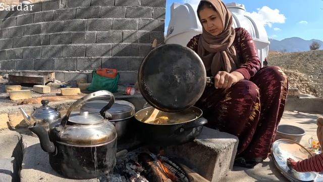 Sajjad prepares the room for tiling and flooring, along with Rahela's delicious lunch смотреть онлайн