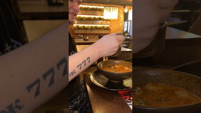 Суп том-ям с 3 тремя добавочными рисоми ?