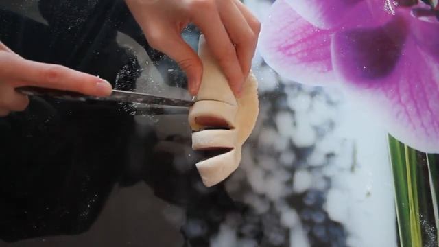 Запеченные сосиски в тесте с сыром? смотреть онлайн