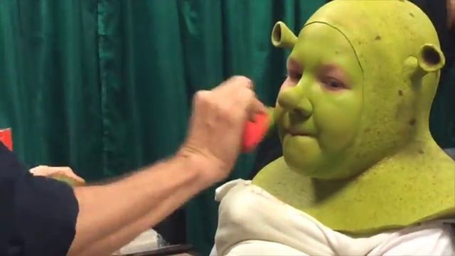 Kiernan's Transformation into Shrek by Artist Bill Corso смотреть онлайн