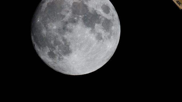 An almost Full Moon through a Schmidt-Cassegrain Celestron G8 Telescope смотреть онлайн
