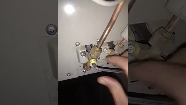 как снять кондиционер в зимой! без потеря фреона! Демонтаж .