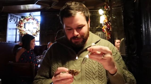 Scotland MY FIRST TIME! Edinburgh Castle, Dining at The Witchery, Frankenstein Bar & More! смотреть онлайн