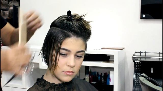 Tendência 2018 - Corte Pixie Cut смотреть онлайн