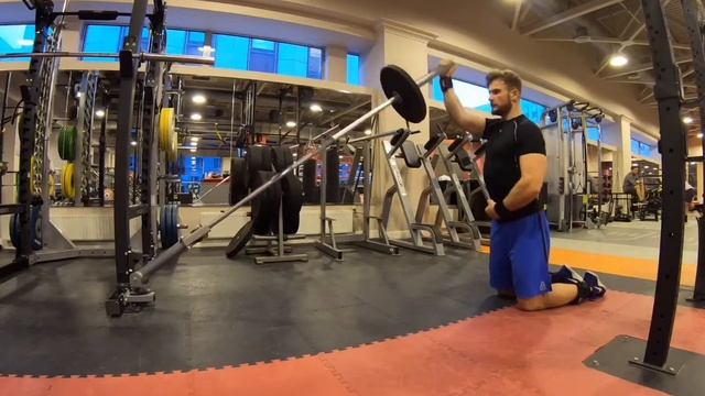 Унилатеральный жим стоя на коленях смотреть онлайн