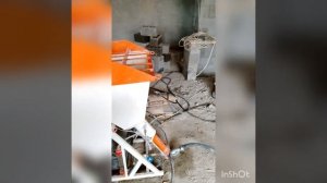 Промывка штукатурной машинки после работы.