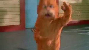 Гарфилд танцует под песню колбаса