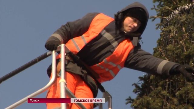 На улицах Томска начали снимать новогодние гирлянды смотреть онлайн