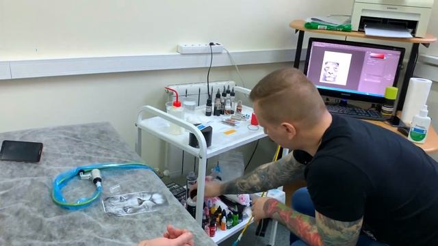 Роман делает ЛЬВА. Начало рукава по САВАННЕ. GRDNT Tattoo 2020 смотреть онлайн