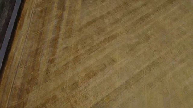 Flying over the field - Полет над полем смотреть онлайн