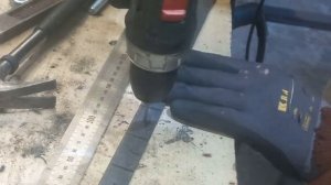 Струбцина, тиски,  прижим на стойку для  болгарки.