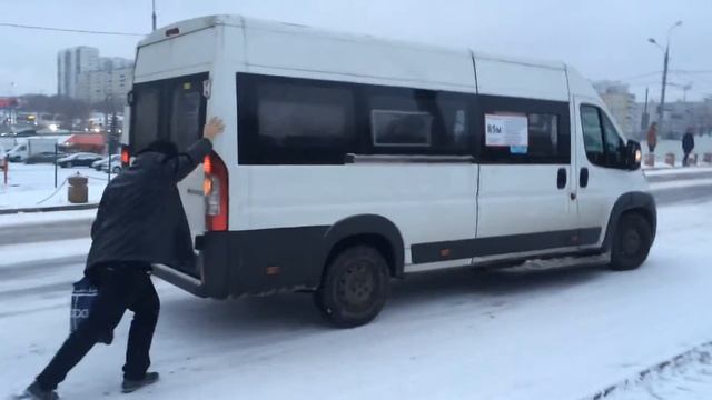 Маршрутка не смогла доехать до метро Ясенево смотреть онлайн