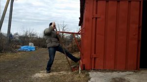 Как легко сдвинуть тяжёлый гараж без сложных устройств