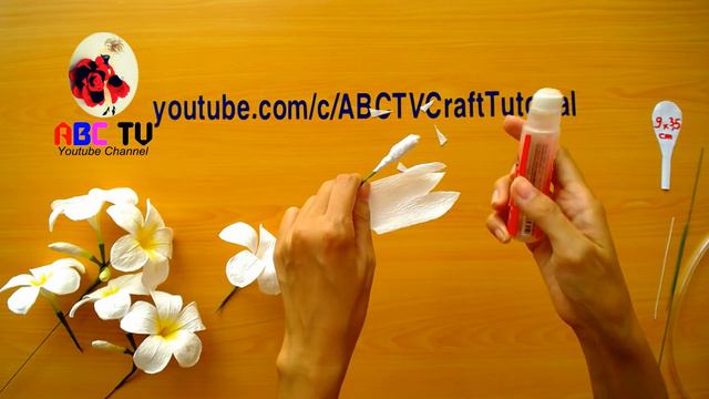 ABC TV | How To Make Plumeria Obtusa Paper Flowers From Crepe Paper - Craft Tutorial смотреть онлайн