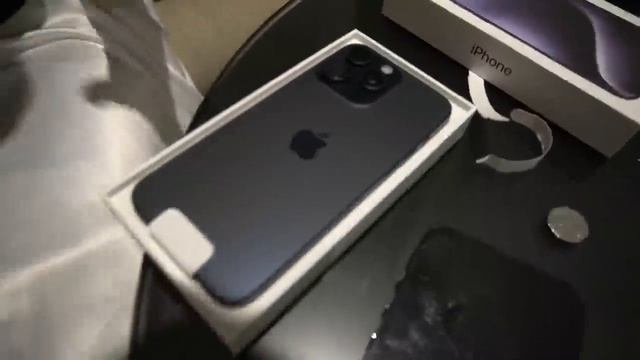 СЮРПРИЗ ЖЕНЕ в АЭРОПОРТУ | КУПИЛ АЙФОН 15 PRO MAX смотреть онлайн