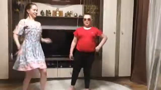 Каблучками Тук-Тук-Тук! смотреть онлайн